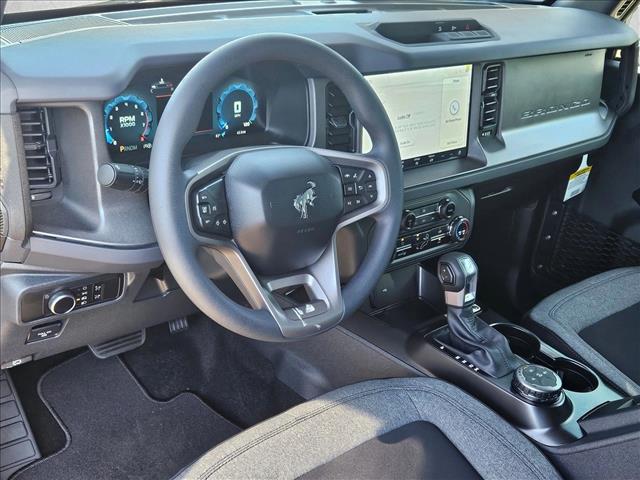 2025 Ford Bronco Base photo 3