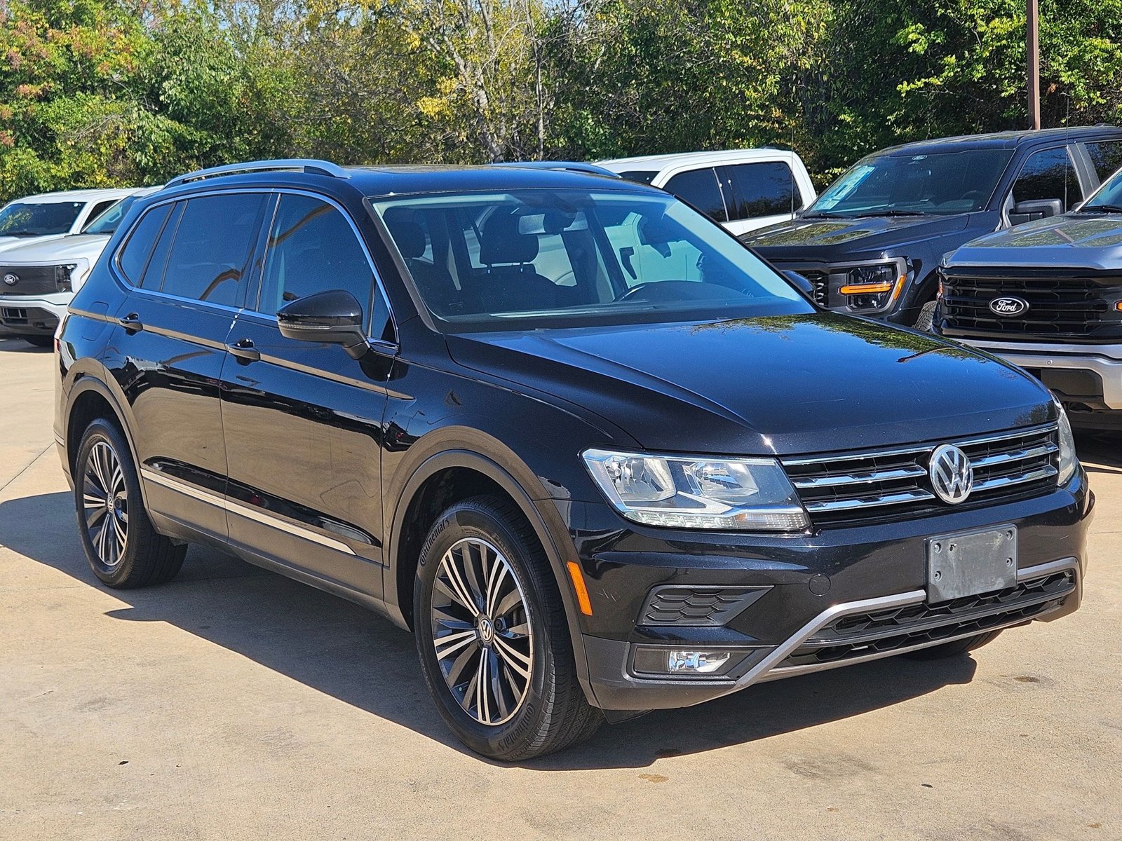 2018 Volkswagen Tiguan SEL photo 3