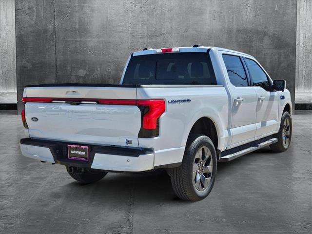 2025 Ford F-150 Lightning Lariat photo 2