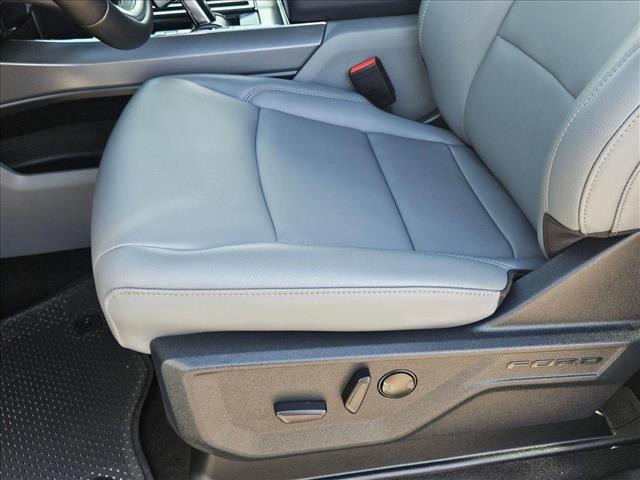 2025 Ford F-150 Lightning photo 4