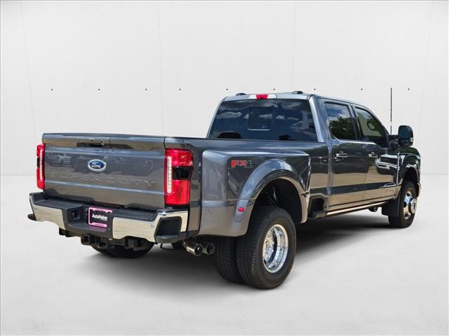 2026 Ford F-350 Lariat photo 2