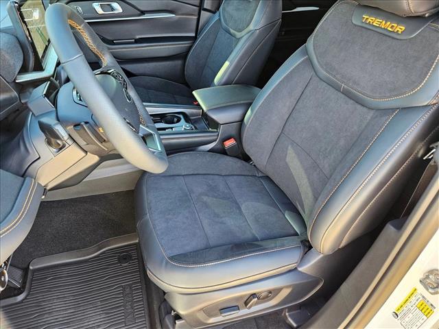 2026 Ford Explorer photo 2