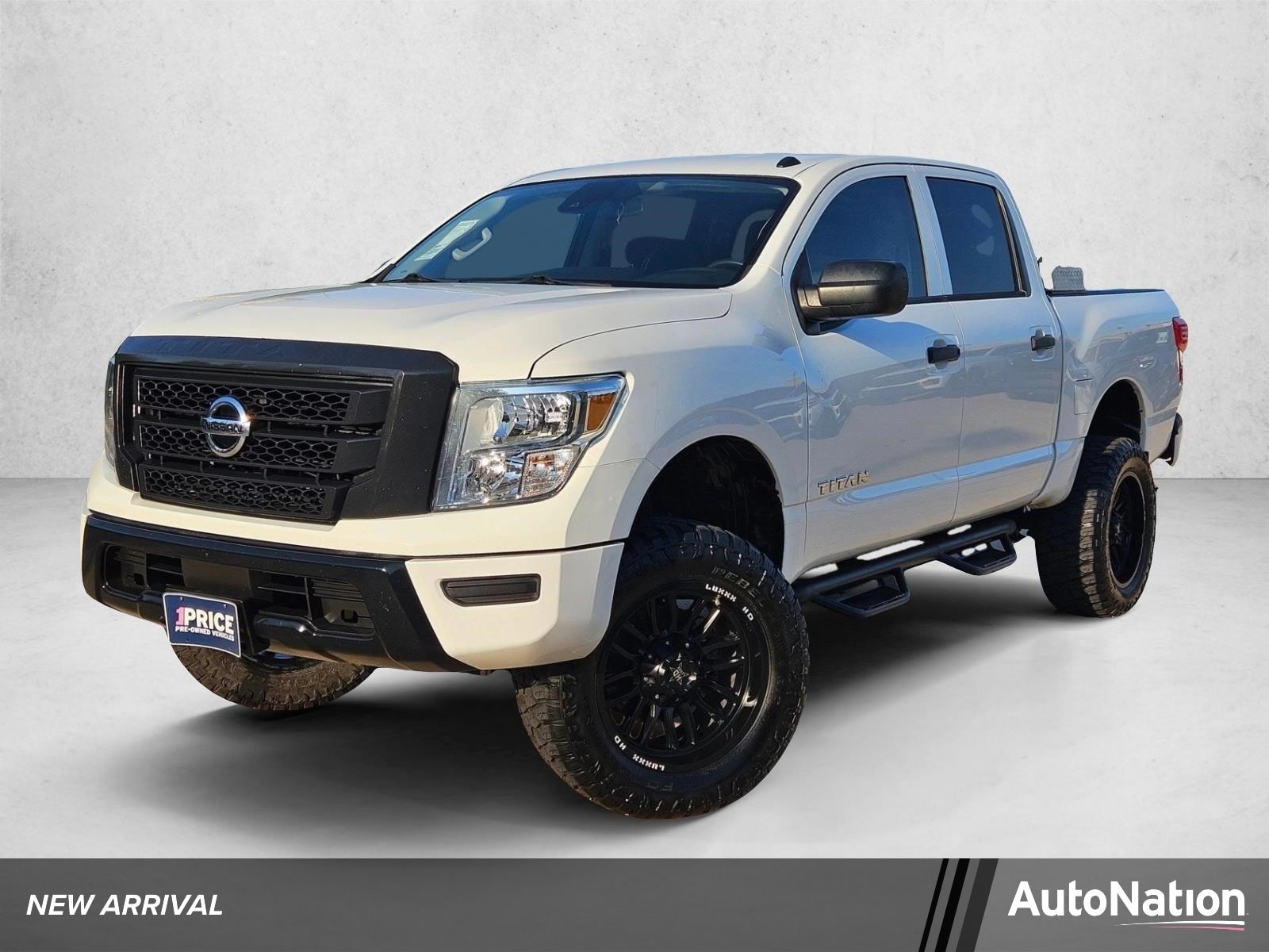 2021 Nissan Titan S 4X4 Crew Cab's photo