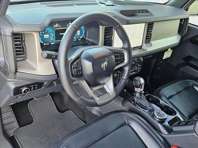 2025 Ford Bronco Outer Banks photo 3
