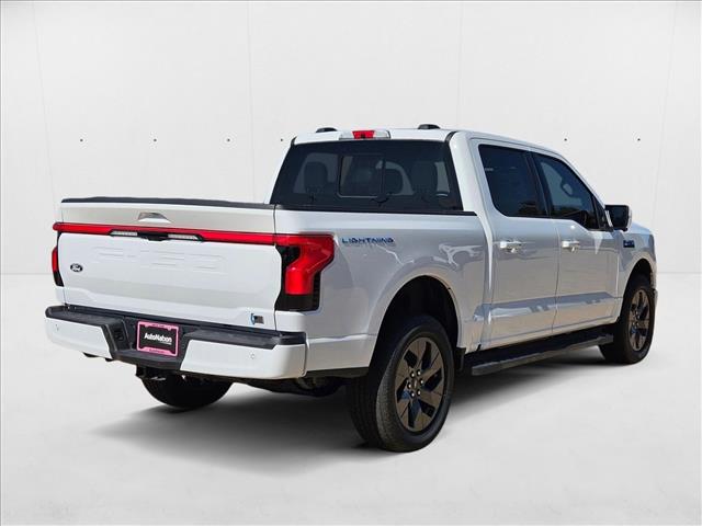 2025 Ford F-150 Lightning Lariat photo 2