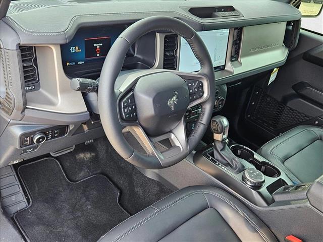 2025 Ford Bronco Outer Banks photo 3