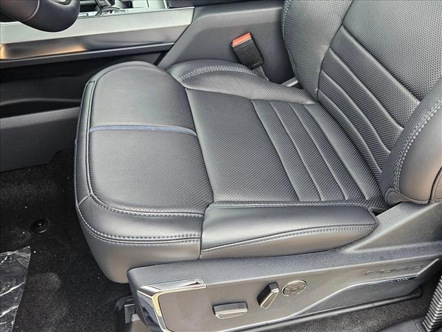 2025 Ford F-150 Platinum photo 4