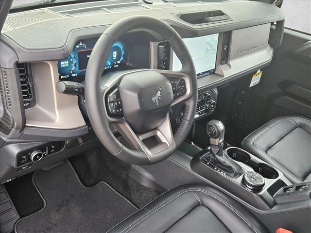 2025 Ford Bronco Outer Banks photo 3