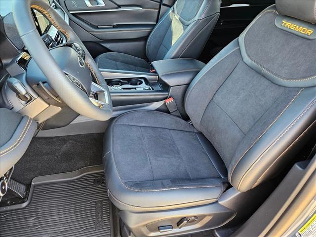 2026 Ford Explorer photo 3