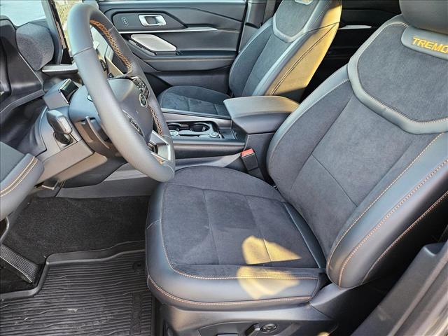 2026 Ford Explorer photo 3