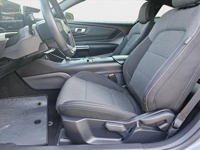 2025 Ford Mustang EcoBoost photo 4