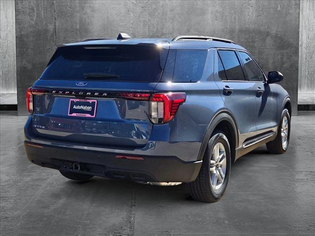 2025 Ford Explorer photo 2