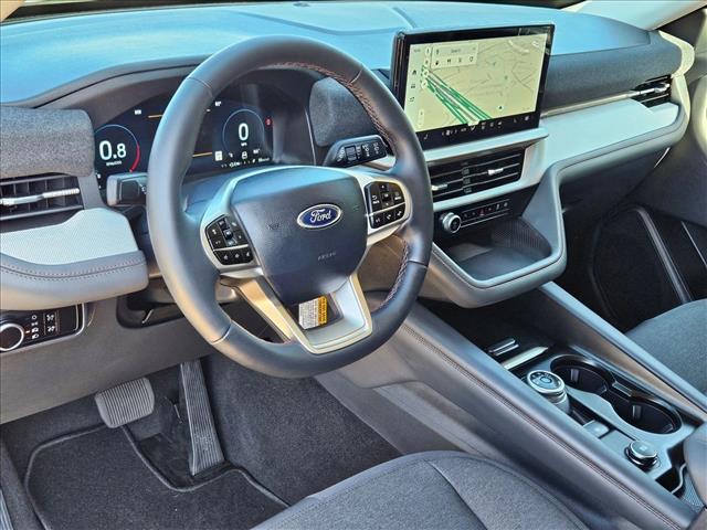 2025 Ford Explorer photo 2