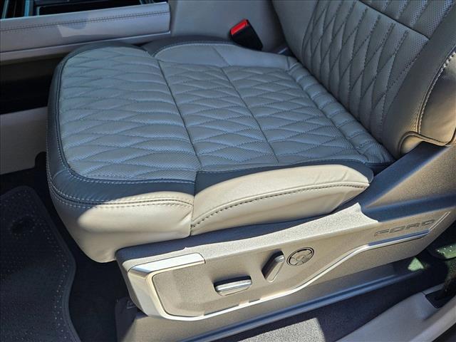 2025 Ford F-450 Platinum photo 4