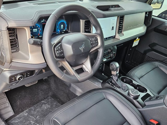 2025 Ford Bronco Outer Banks photo 3