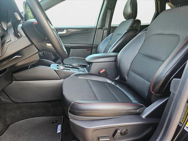 2025 Ford Escape ST-Line photo 4
