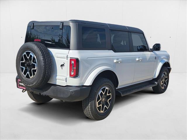 2025 Ford Bronco Outer Banks photo 2