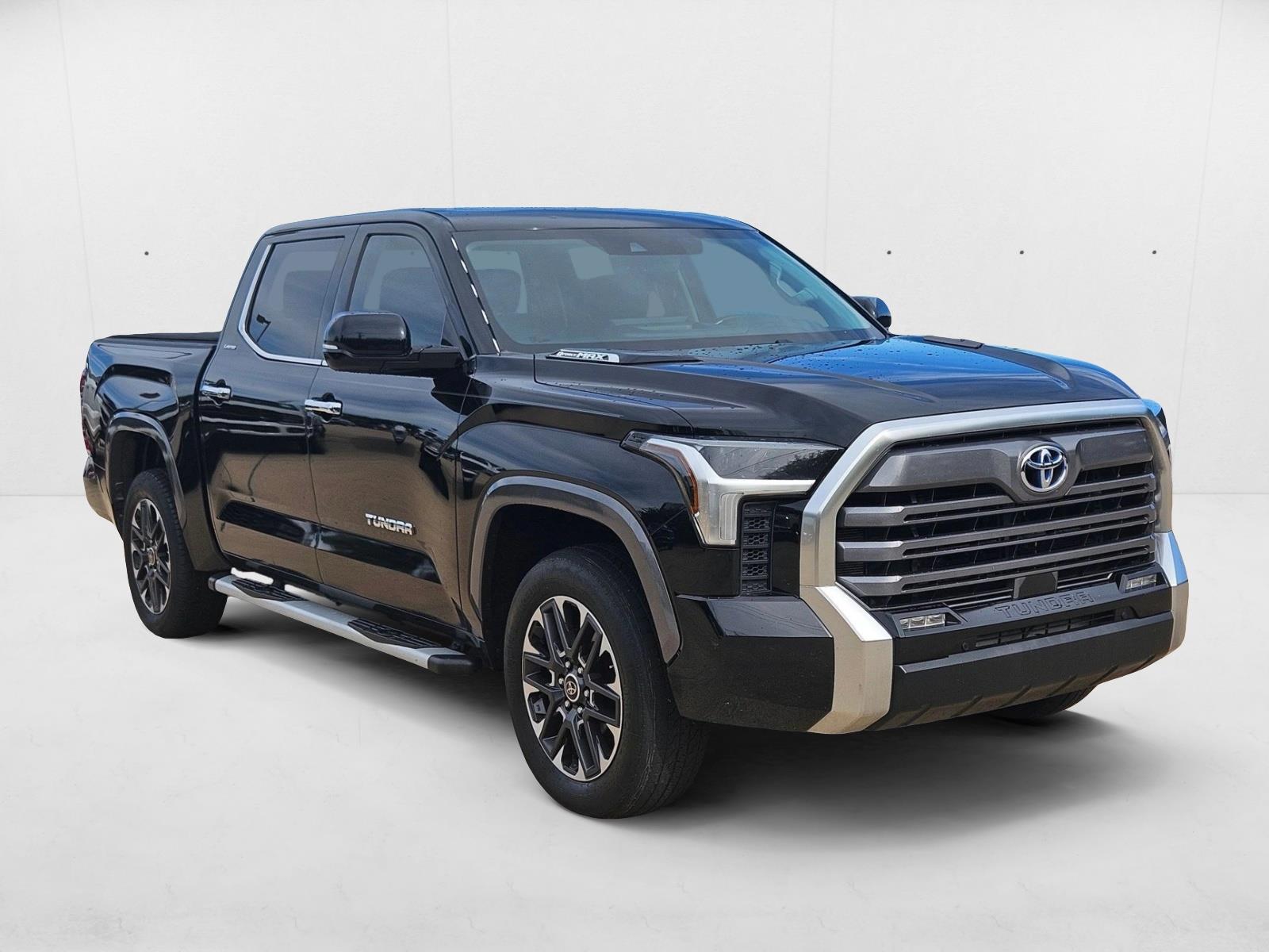 2022 Toyota Tundra Limited CrewMax photo 3