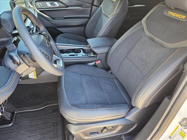 2026 Ford Explorer photo 3