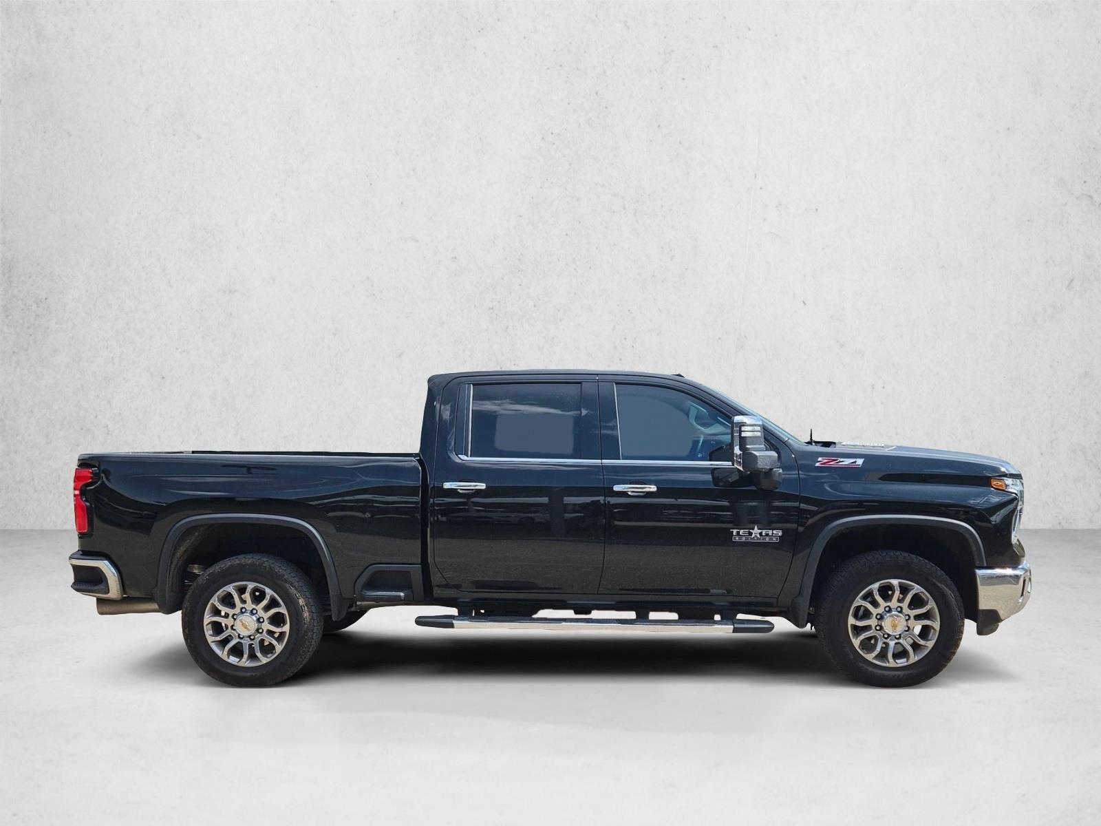 2025 Chevrolet Silverado 2500HD LTZ photo 4
