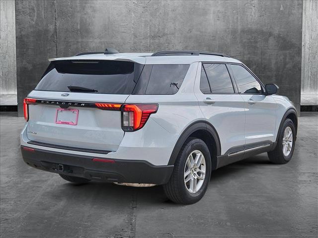 2025 Ford Explorer photo 2