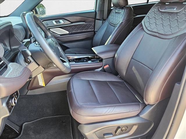 2025 Ford Explorer Platinum photo 4