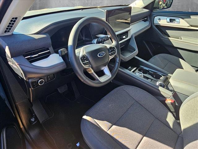 2025 Ford Explorer photo 3