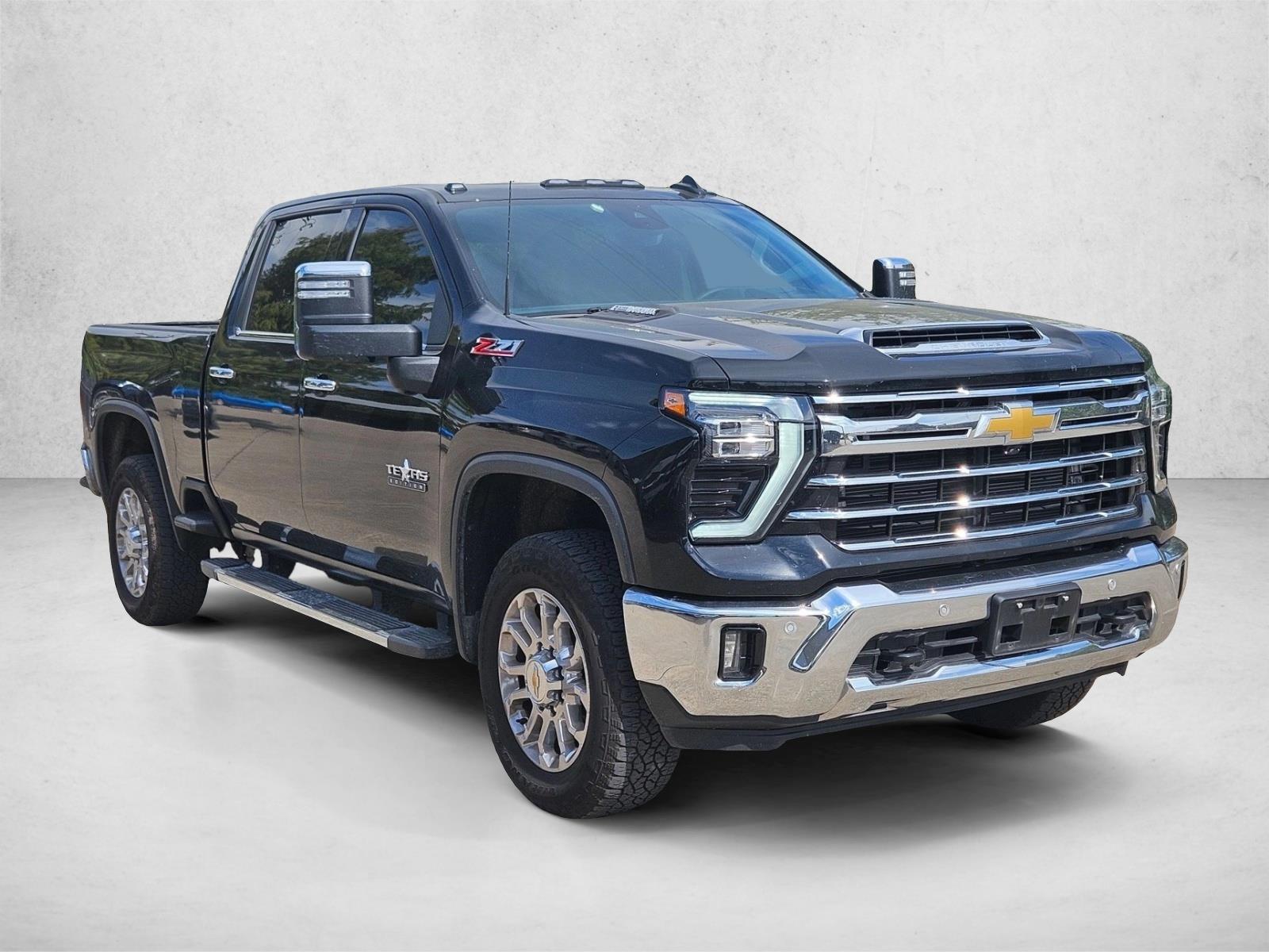 2025 Chevrolet Silverado 2500HD LTZ photo 3