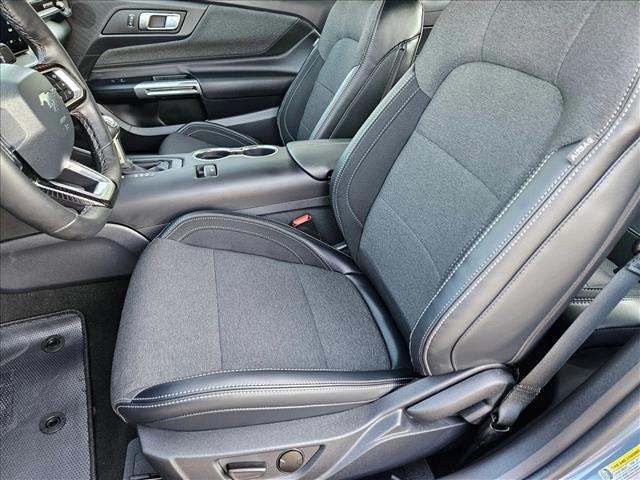 2025 Ford Mustang EcoBoost photo 4