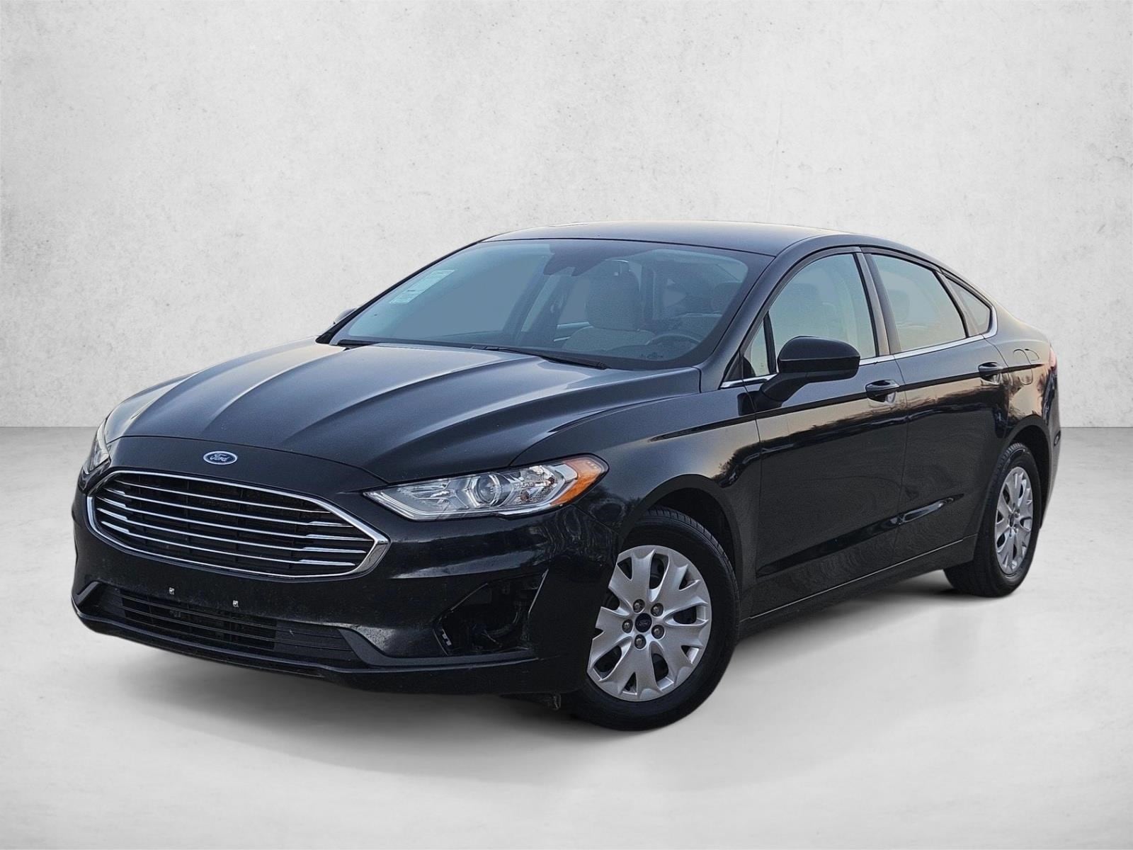 2019 Ford Fusion S's photo