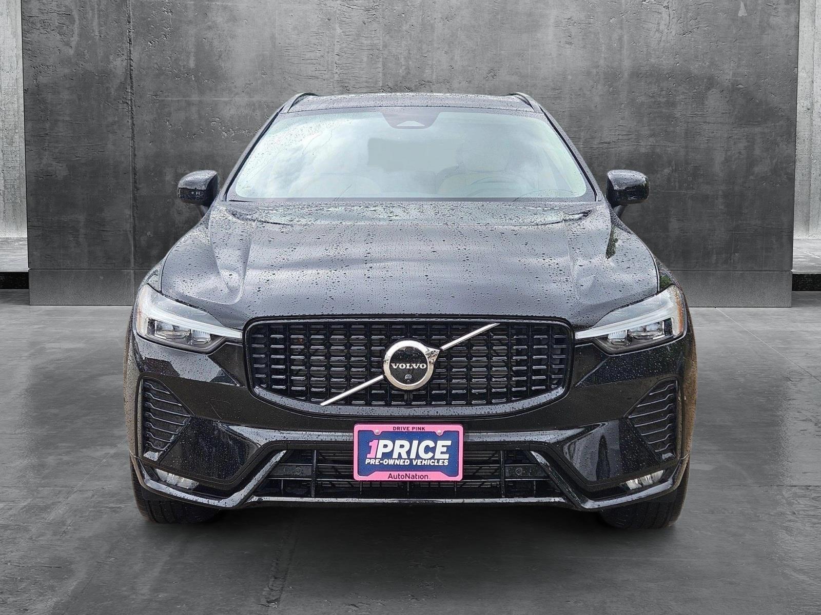 2025 Volvo XC60 Plus photo 2