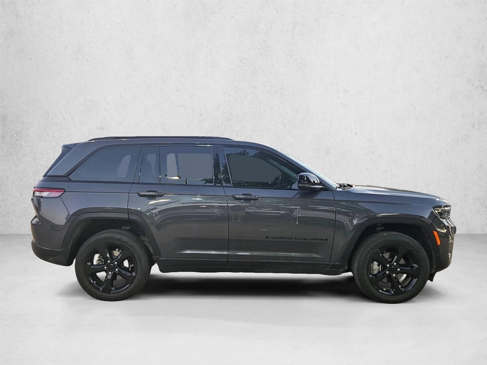 2024 Jeep Grand Cherokee Limited photo 4