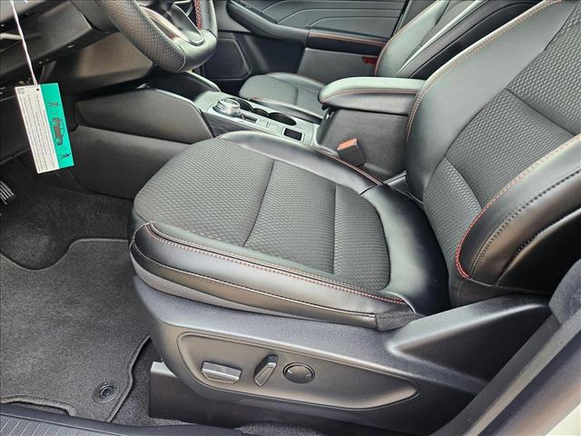2025 Ford Escape ST-Line photo 4