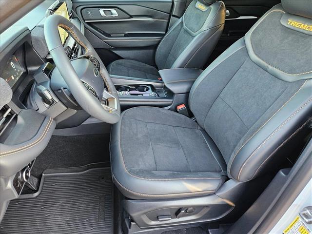 2026 Ford Explorer photo 2