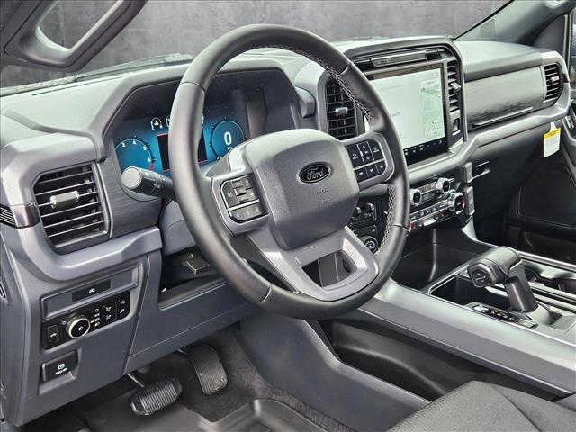 2025 Ford F-150 XLT photo 3