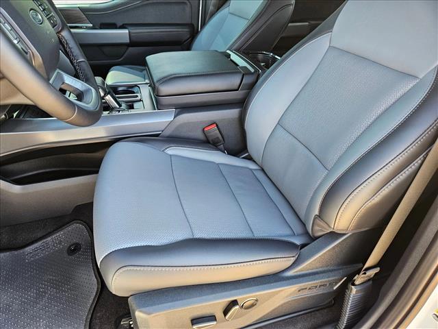 2025 Ford F-150 Lightning Lariat photo 4