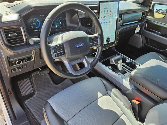 2025 Ford F-150 Lightning Lariat photo 3
