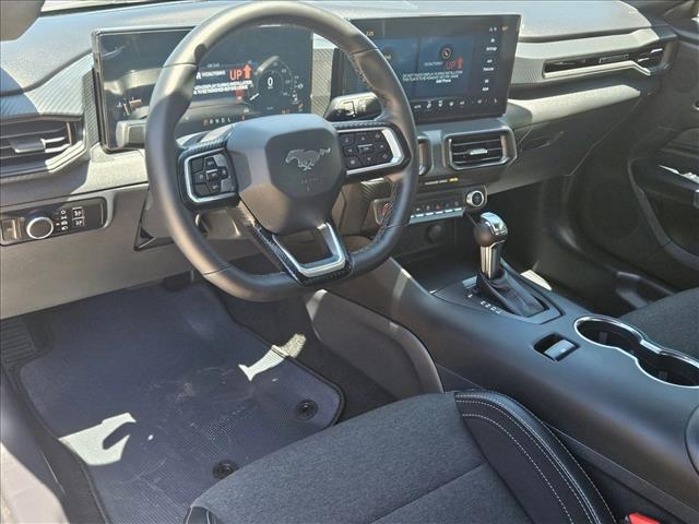 2025 Ford Mustang EcoBoost photo 3