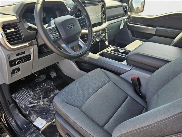 2025 Ford F-150 XLT photo 3