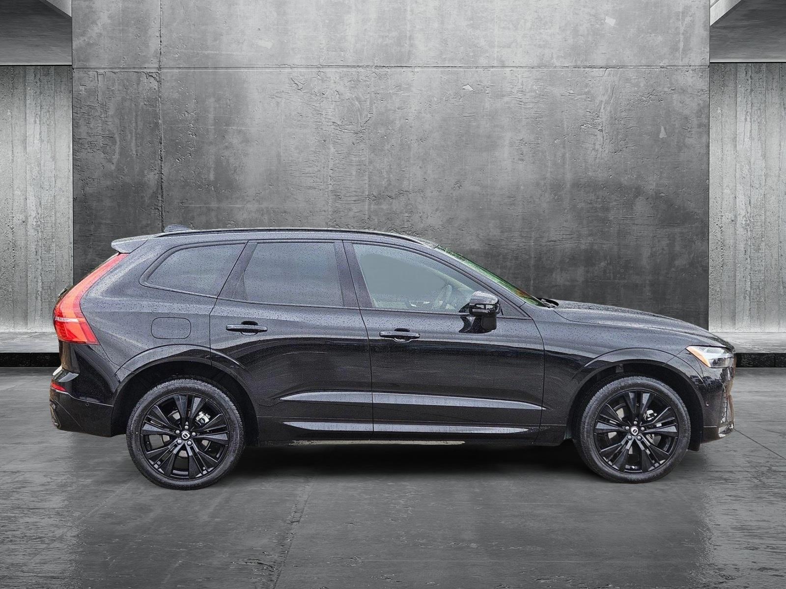 2025 Volvo XC60 Plus photo 4