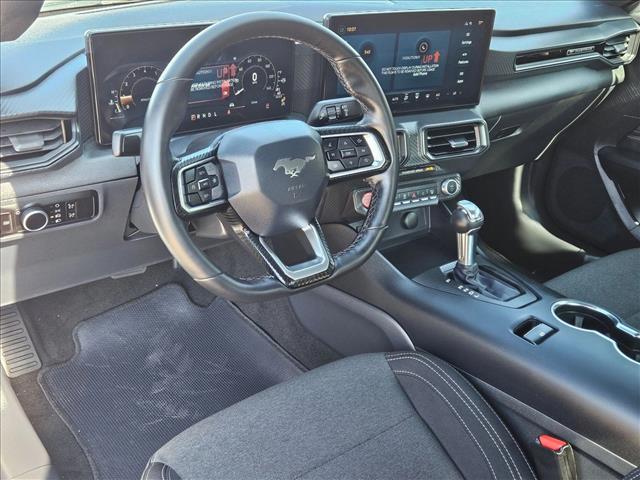 2025 Ford Mustang EcoBoost photo 3