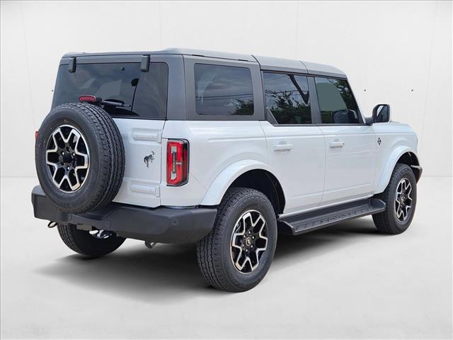 2025 Ford Bronco Outer Banks photo 2