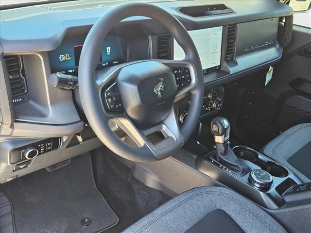 2025 Ford Bronco Base photo 3