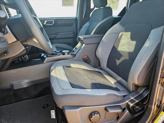 2025 Ford Bronco Base photo 4