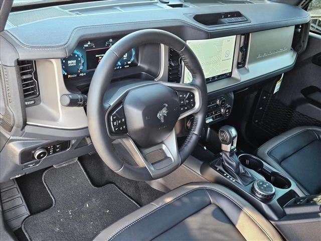 2025 Ford Bronco Outer Banks photo 3