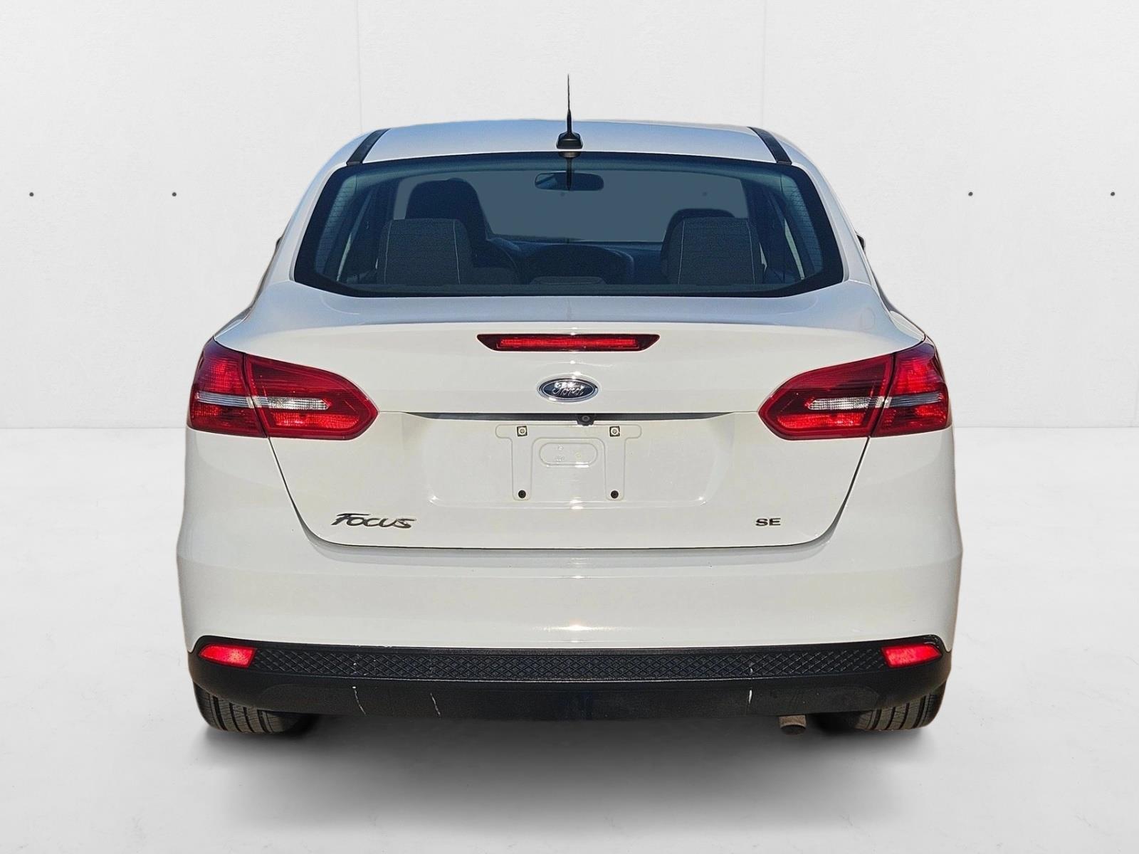 2017 Ford Focus SE photo 4