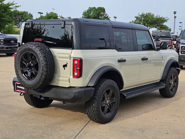 2025 Ford Bronco Outer Banks photo 2