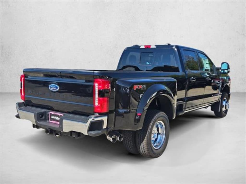 New 2026 Ford F-350 LARIAT Truck Crew Cab