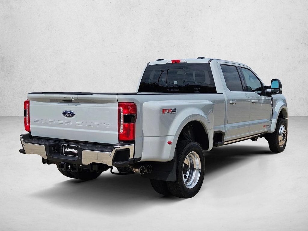 New 2026 Ford F-450 LARIAT Truck Crew Cab
