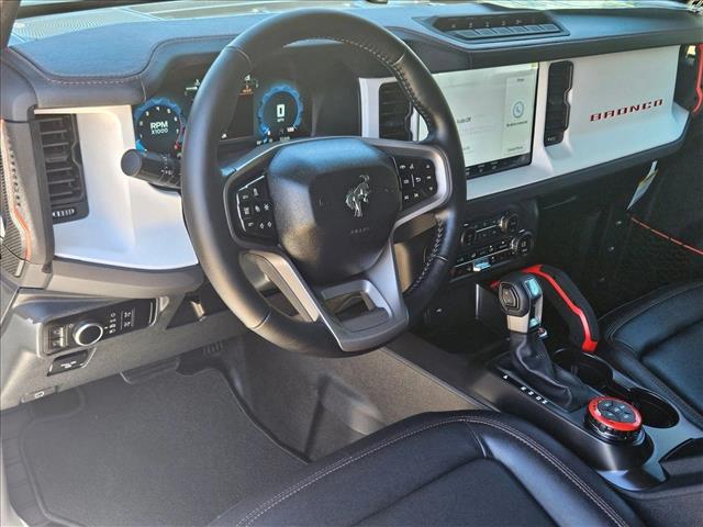 2025 Ford Bronco First Edition photo 3